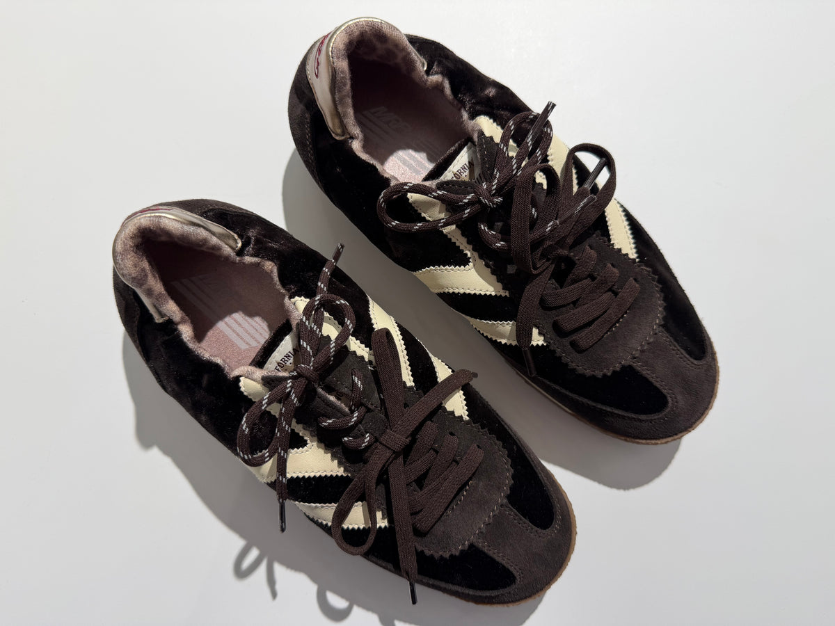 Paire de baskets Melrose Chocolate velvet V12 marron foncé et crème, vue de dessus